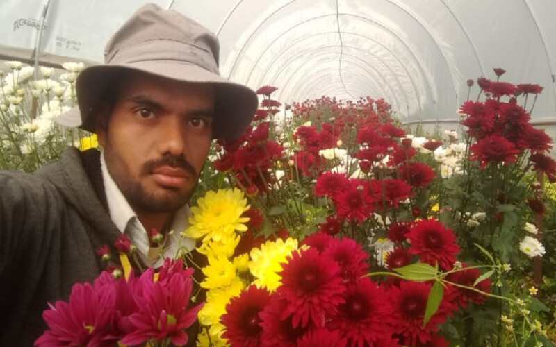 फूलों का कारोबार करने वाले व्यक्ति ने अनूठी तरकीब से अपनी कमाई दुगनी की