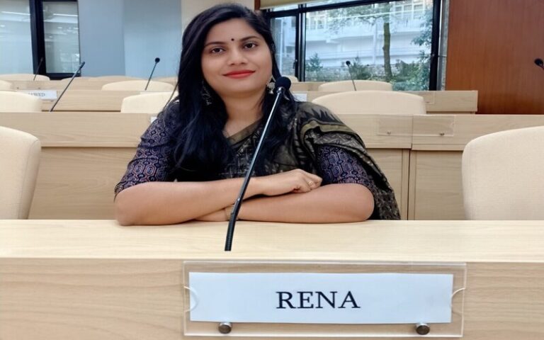 IAS Success Story | झारखंड के गांव से निकलकर इस तरह Rena Jamil बनी IAS