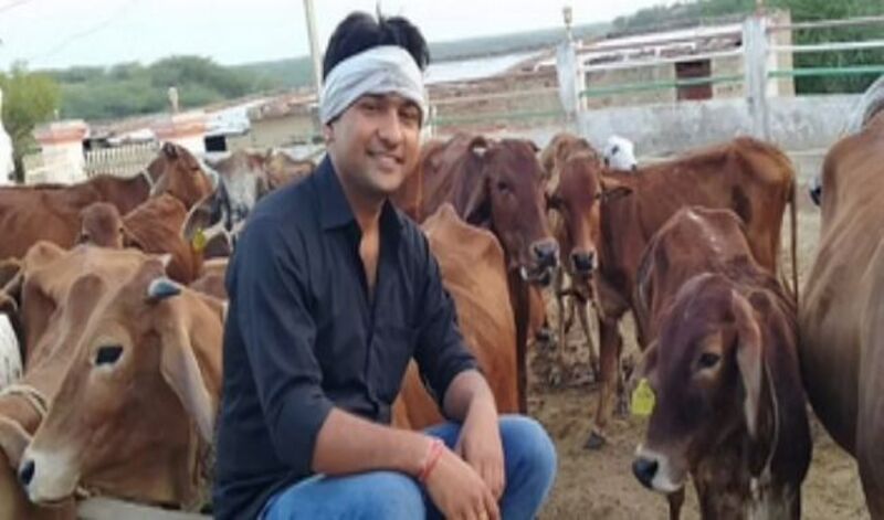 Ashutosh Dixit dairy farmer success story in Hindi