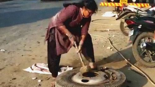 Adilaxmi Telangana mahila mechanic ki kahani