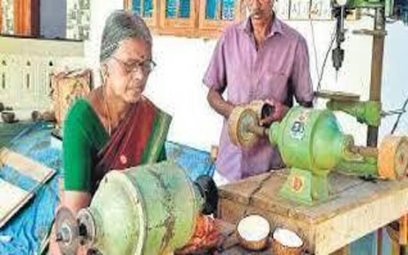 Kunchankutty and C Lakshmi craft