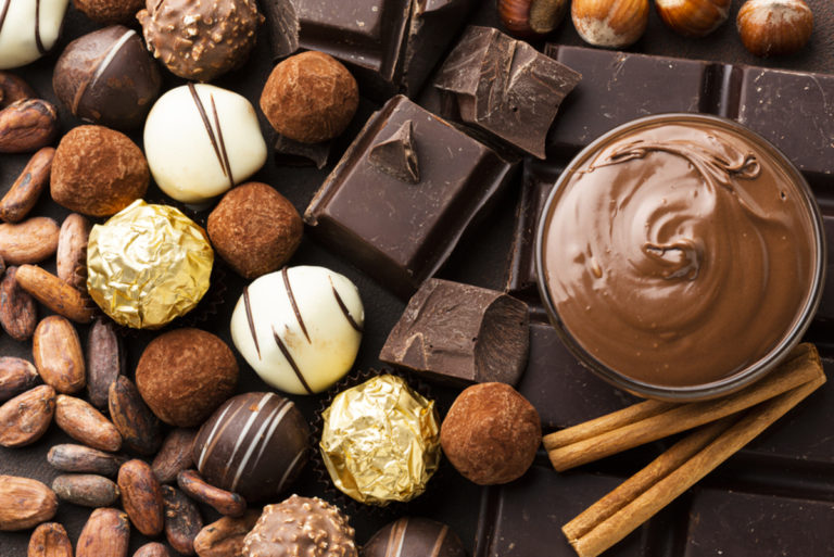 Sapne me Chocolate Dekhna : सपने में चोकलेट देखना मिठास का लुत्फ़ उठाने या सतर्क रहने का समय?