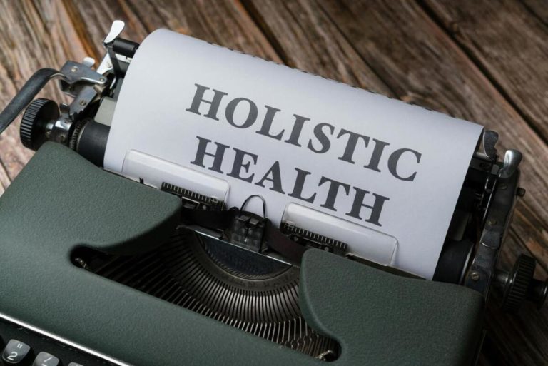 दें सर्वांगीण स्वास्थ्य पर ध्यान : Pay Attention to Holistic Health